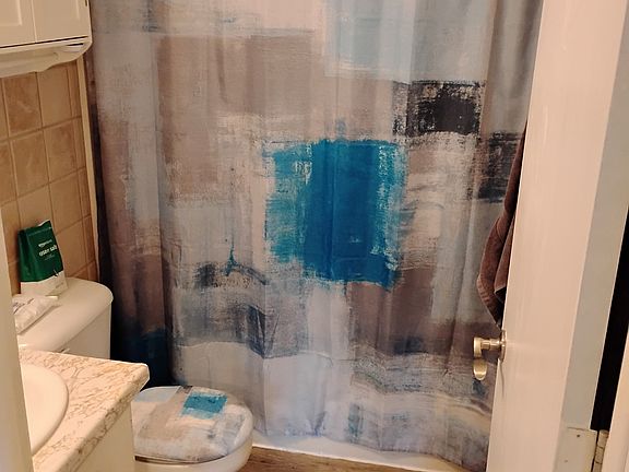 4th image of 770 University Ave #1