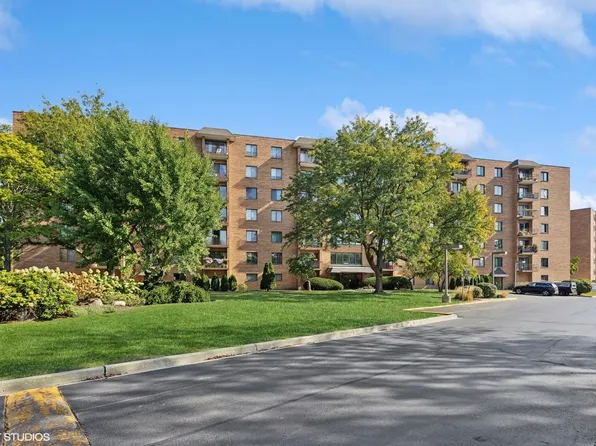 1747 W Crystal Ln Unit 205, Mount Prospect, IL 60056