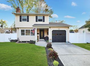 504 Center Bay Dr, West Islip, NY 11795