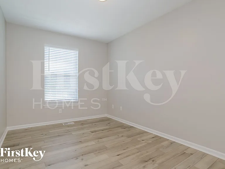 11108 N Lewis Ave — Photo 10