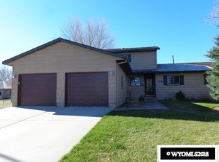 560 River Dr, Guernsey, WY 82214