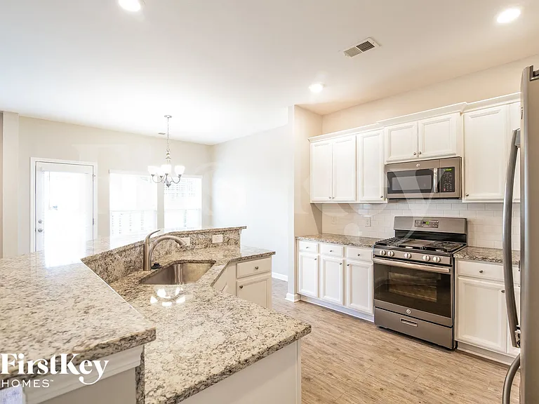 758 Redbud Ln — Photo 6