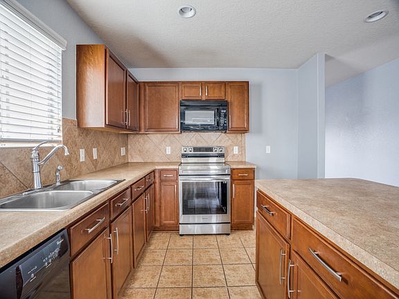 5th image of 8922 Oakwood Park