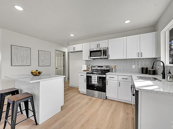 3rd image of 1815 Seminole Ln