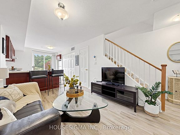 4th image of 870 Jane St #106