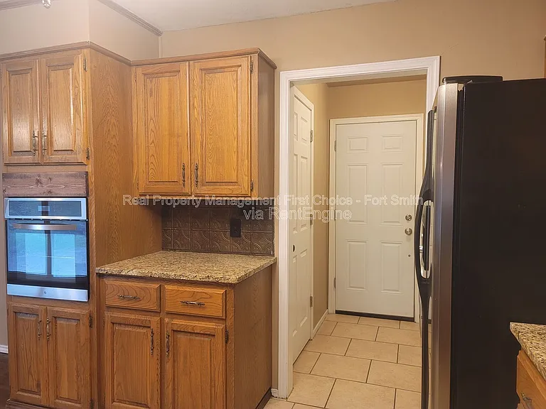 306 Elfen Glen St — Photo 8