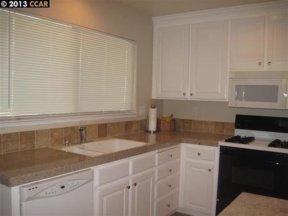 3rd image of 819 Palisade Dr