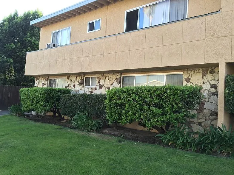 8400 Amigo Avenue — Photo 2