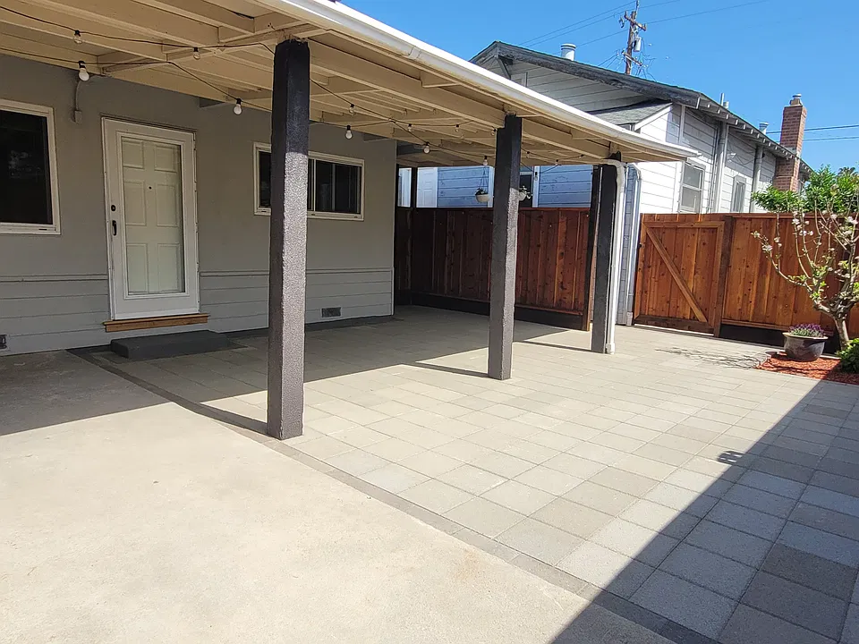 1/2 Vine St