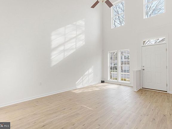 4th image of 870 Geranium Dr