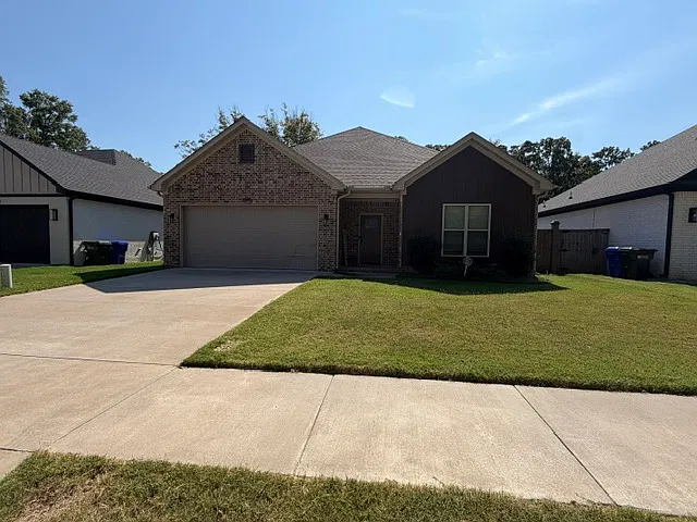 3 bed, 1702 sqft, $2,000 — Photo 1