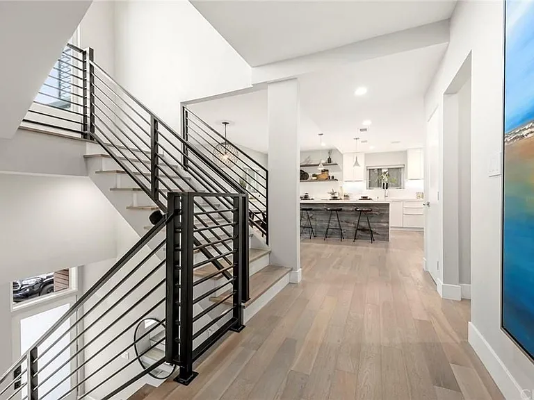 3651 Lowry Rd — Photo 2