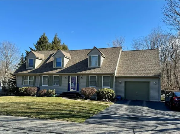 19 Village Way, North Smithfield, RI 02896