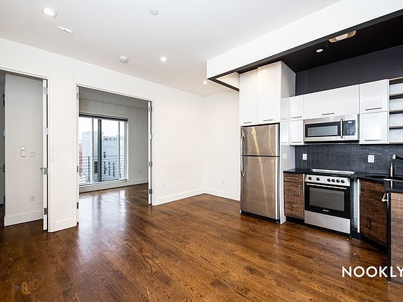 2nd image of 945 Willoughby Ave APT 2L