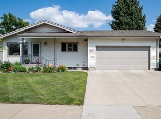 1027 N 29th St, Bismarck, ND 58501