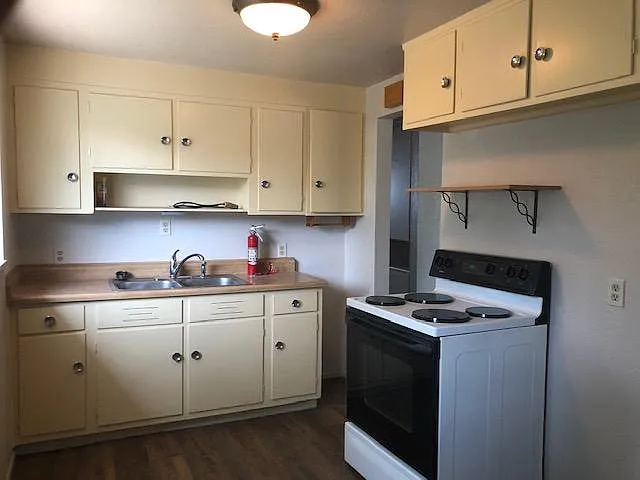 2 bed, 640 sqft, $950 — Photo 2