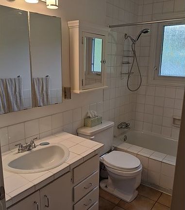 2nd image of 29 Fleetwood Cres #1A