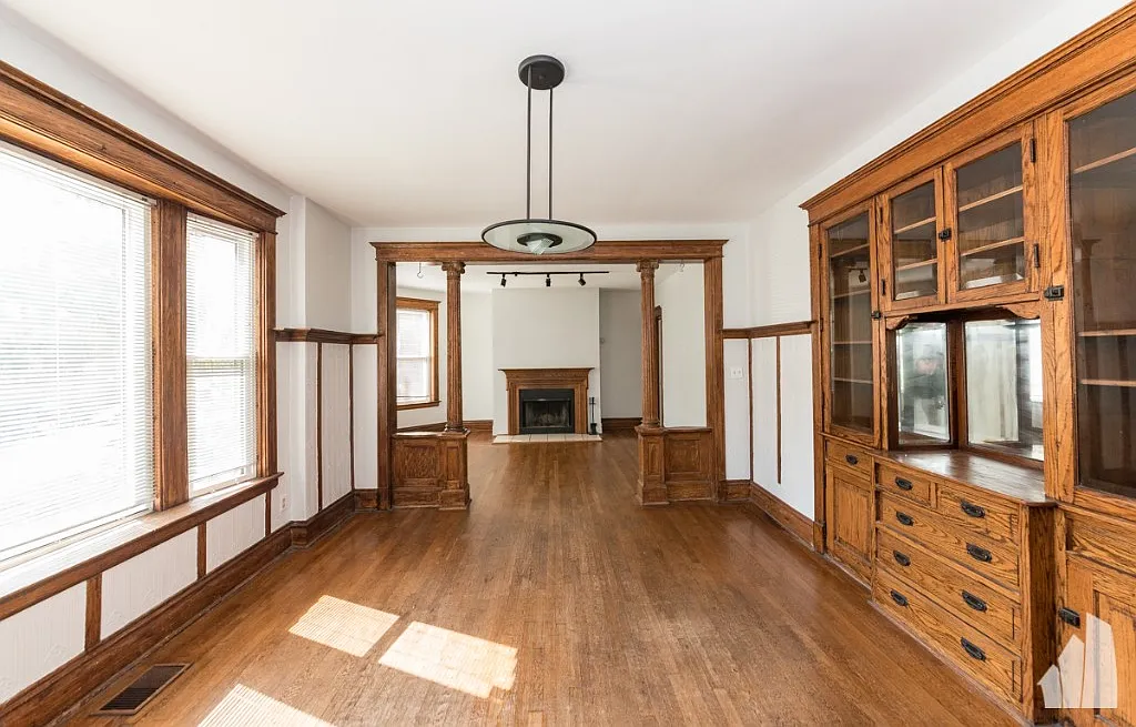 Modern 2BR in Prime Lakeview | In-Unit W/D & Near Brown Line — Photo 1