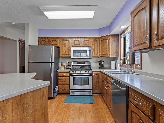 3rd image of 13701 Krestwood Dr
