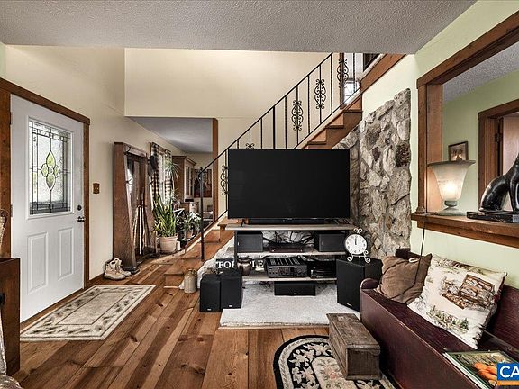 3rd image of 406 Raccoon Dr