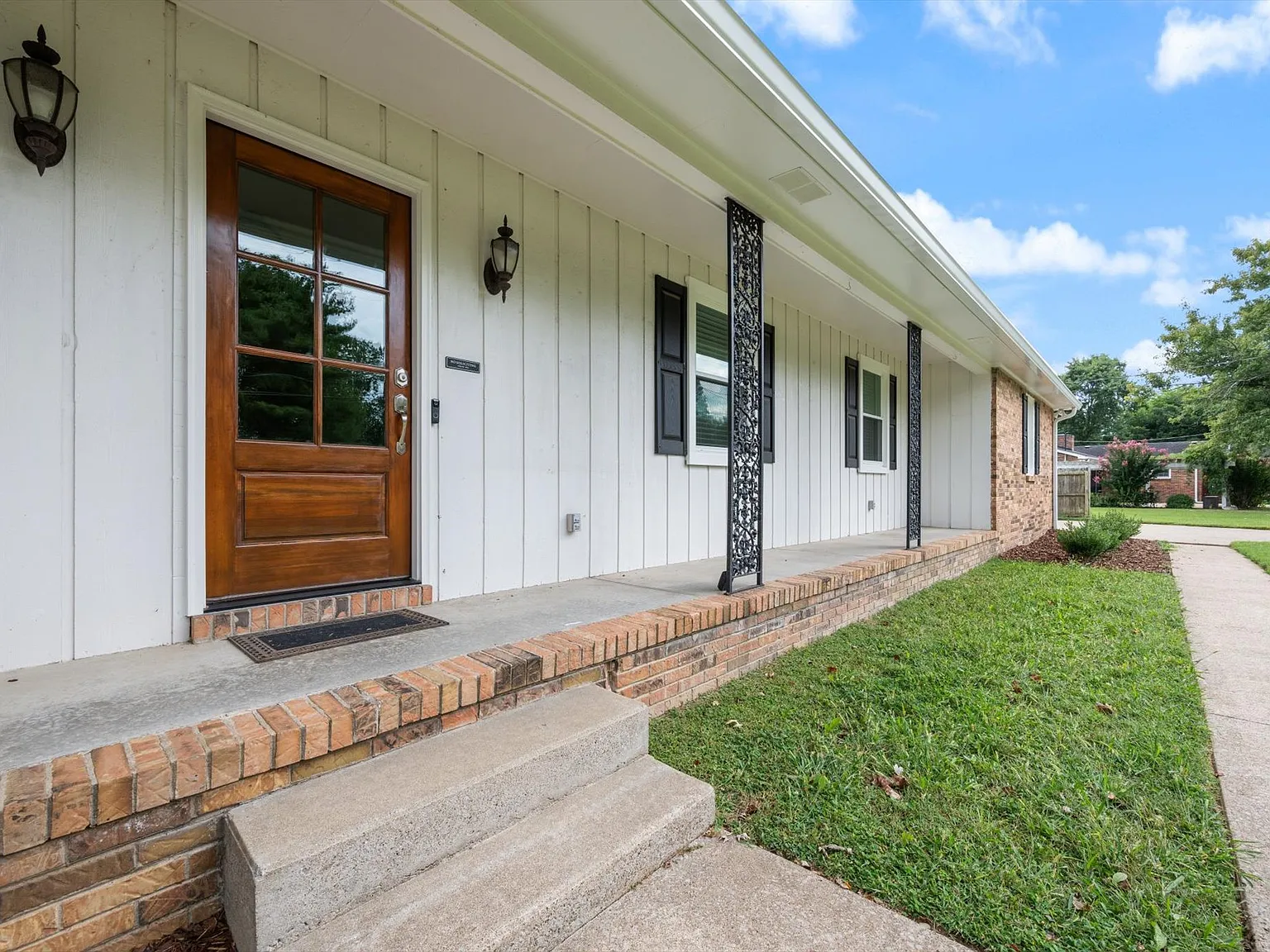 3 bed, 1950 sqft, $3,550 — Photo 1
