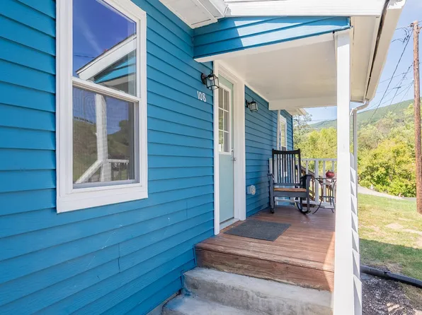 108 George St, Narrows, VA 24124