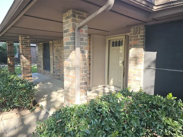 827 Meandering Way, Mesquite, TX 75150