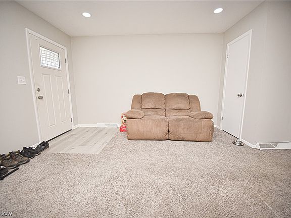 4th image of 861-863 S Court St