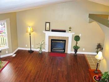 4th image of 922 Avenue A