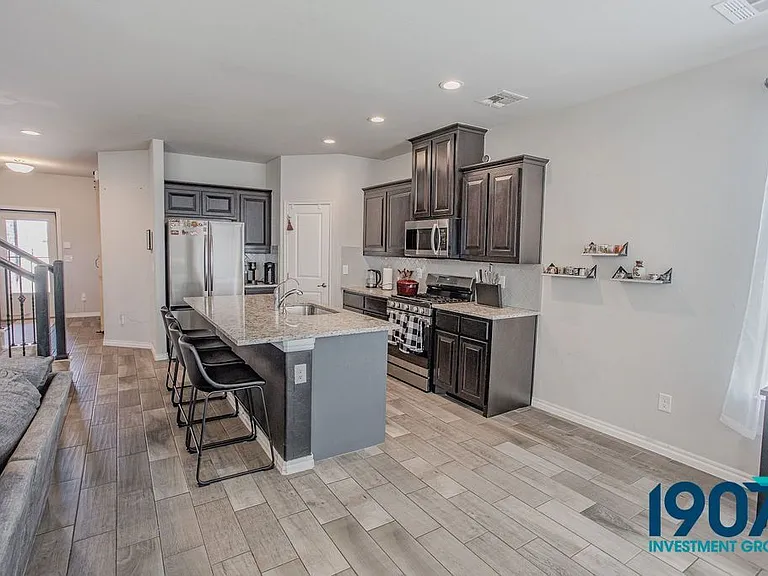 2501 Caden Ct — Photo 10