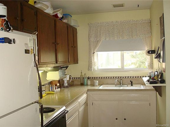 4th image of 42 McKenna Dr