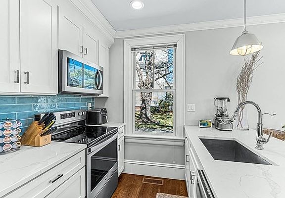 3rd image of 67 Church St #67