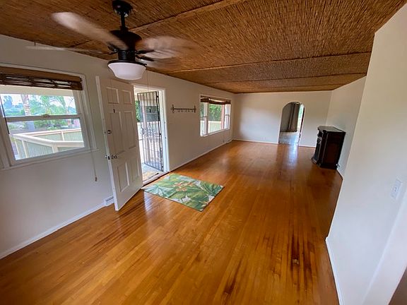 3rd image of 1070 Oak Dr