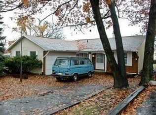 213 Lake Shore Dr, Oakwood Hills, IL 60013