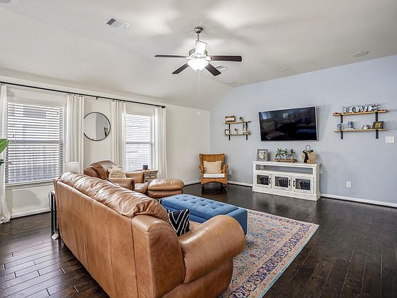 5th image of 147 Greatwood Glen Dr