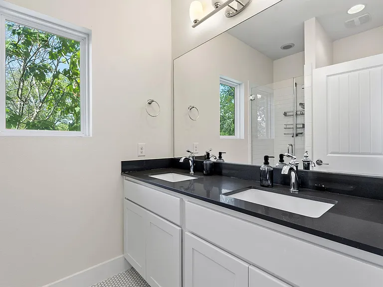 1160 Lott Ave #B — Photo 24