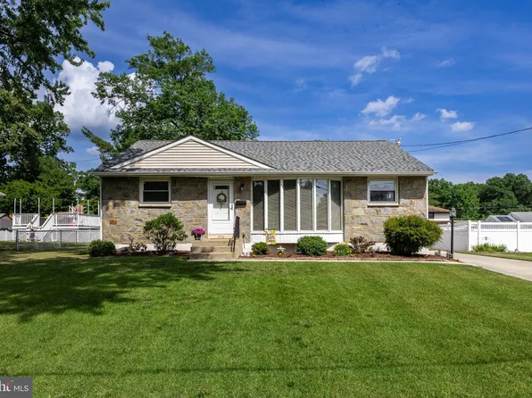 210 Jan Dr, Cinnaminson, NJ 08077
