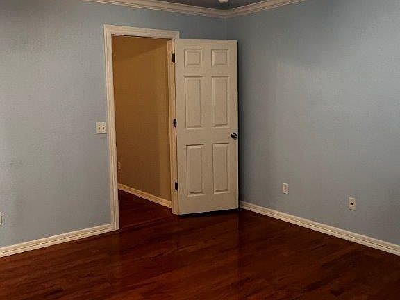 5th image of 607 Emerald St
