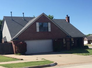 913 Randall Dr, Moore, OK 73160