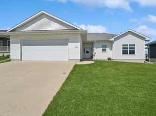 1302 1st St SE, Waverly, IA 50677