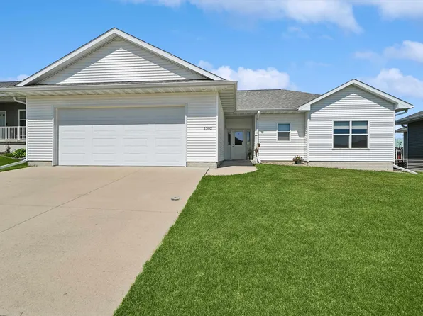 1302 1st St SE, Waverly, IA 50677