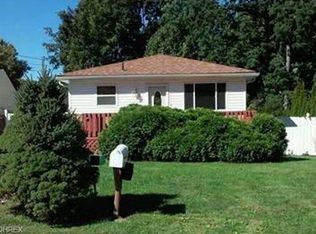 1922 Chatam St, Cuyahoga Falls, OH 44221