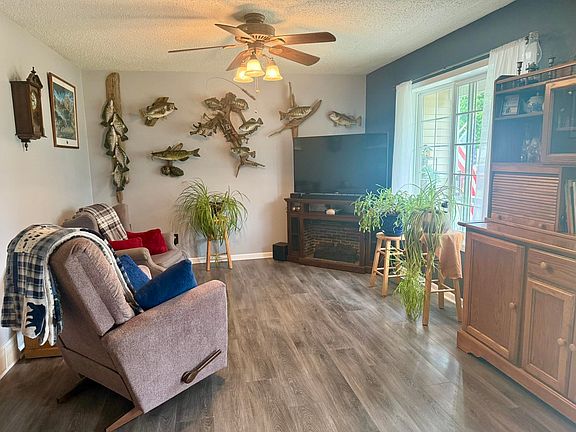 5th image of 1524 Jennifer Ave