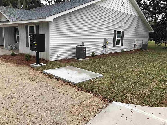 3rd image of 313 N Navy Blvd #1A