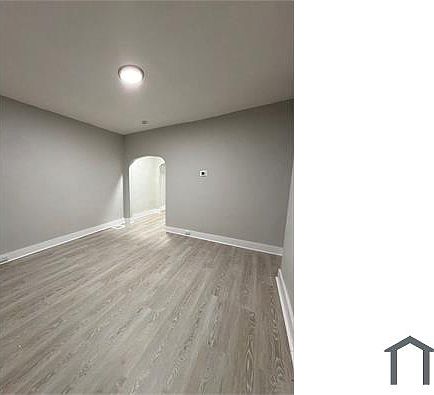 5th image of 118 S Collins Ave