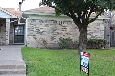 1st image of 3052 Navarro Ln