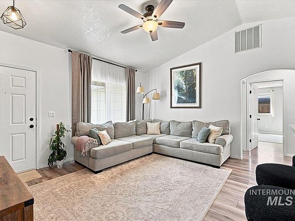 3rd image of 631 N Moonglow Ave