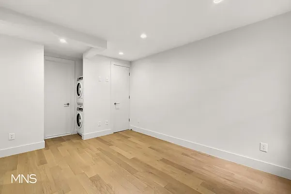 Rented by MNS Marketing | media 15