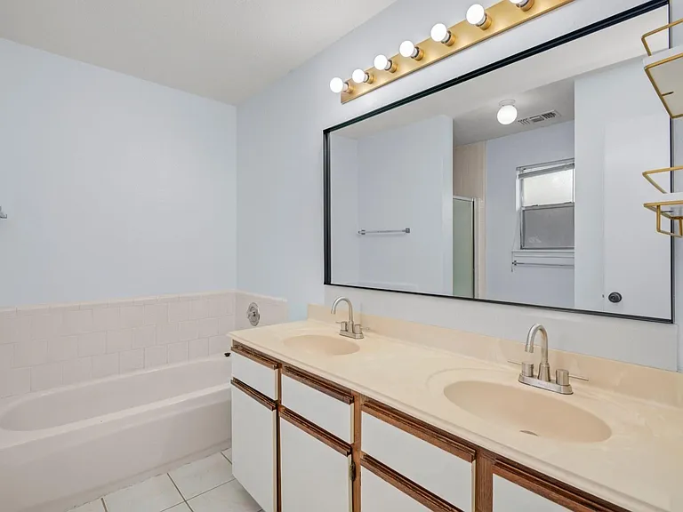 17050 Clan Macintosh Dr — Photo 21