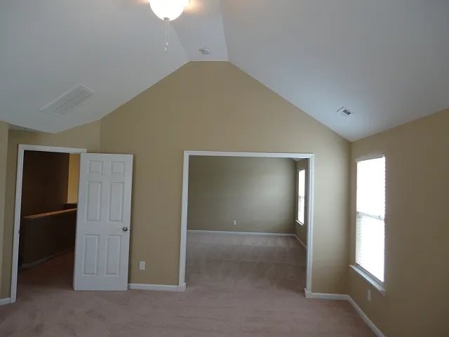 1010 Golden Crest Dr — Photo 11